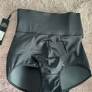 Black booty Lifting Padded Waist Trainer